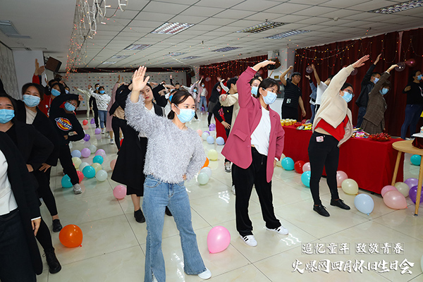“追憶童年·致敬青春”火爆網4月懷舊生日會圓滿舉辦! “追憶童年·致敬青春”火爆網4月懷舊生日會圓滿舉辦!